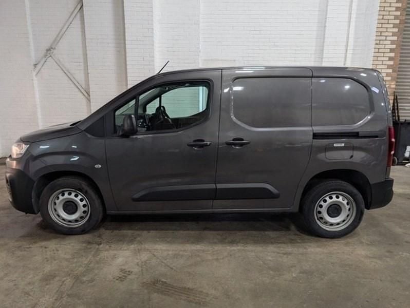 Used Citroën Berlingo 100 HP (73 kW) 2024 Grey MPV