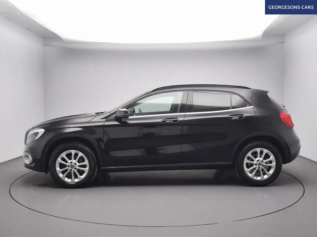 Used Mercedes GLA200 Executive 156 HP (114 kW) 2019 Black SUV