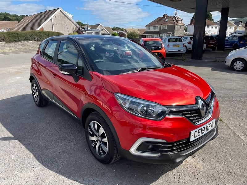 Red Used 2019 Renault Captur Play SUV | £8,500 (Fair price) - Image 1/4