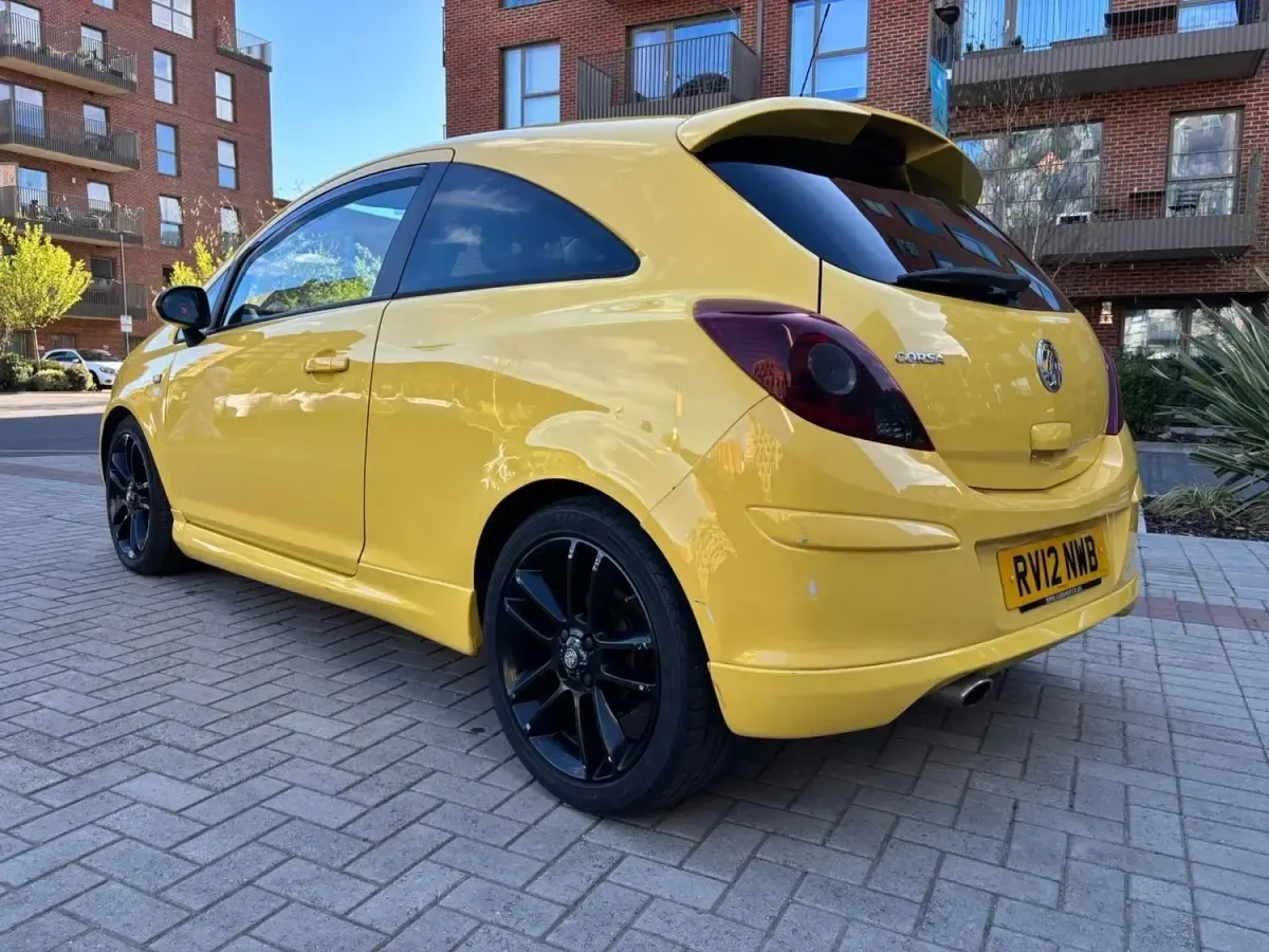 Second-hand Vauxhall Corsa Edition 2012 Galben Hatchback