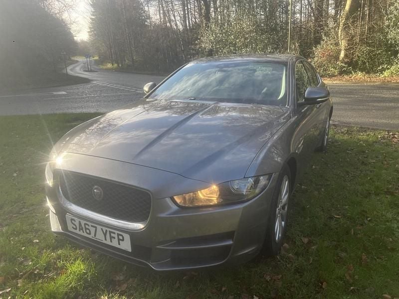 Usado Jaguar XE Prestige 2017 Cinzento Sedan