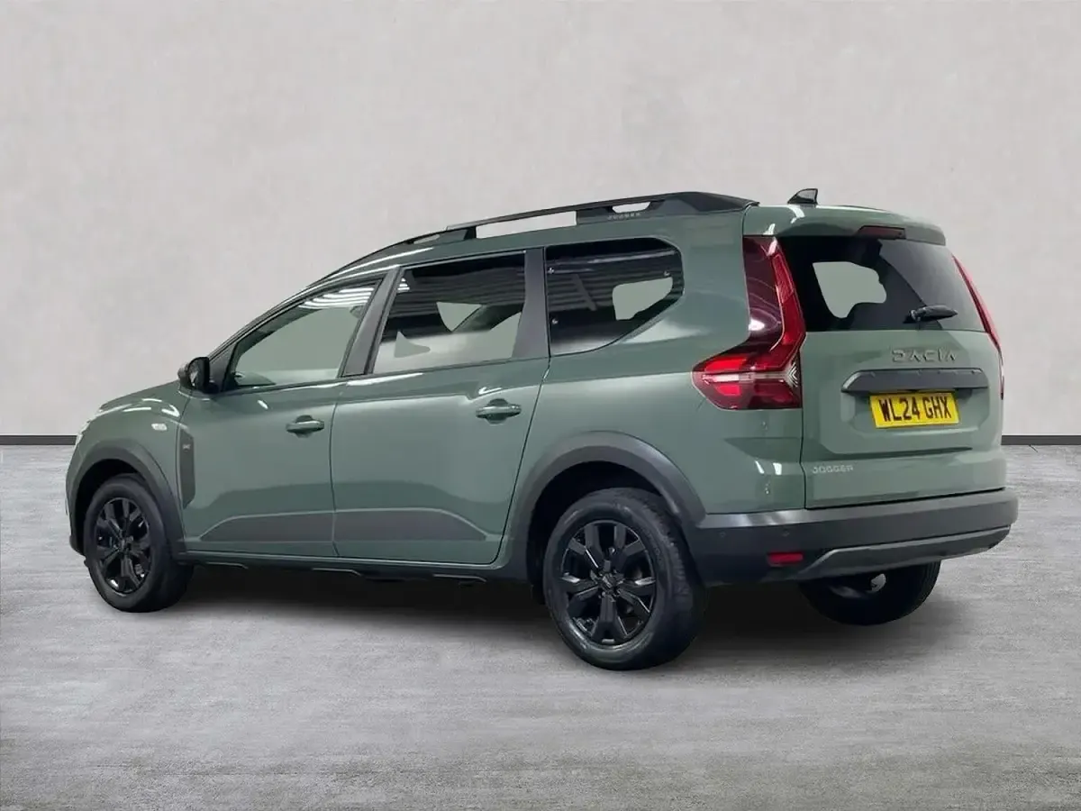 Used Dacia Jogger Extreme 110 HP (80 kW) 2024 Green MPV