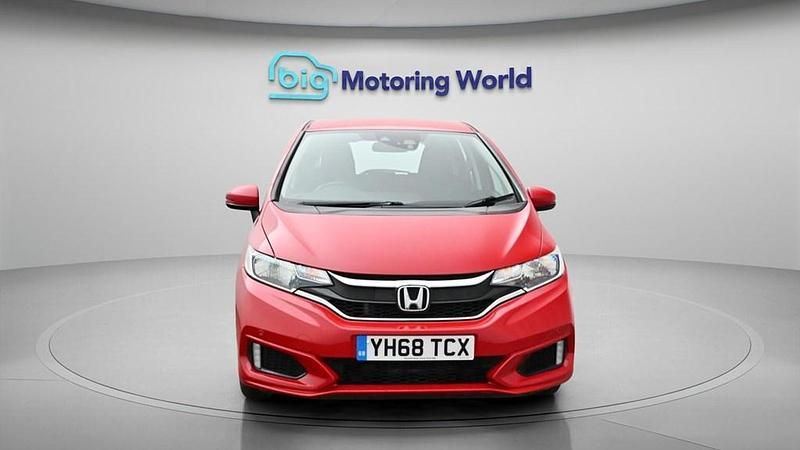 Used Honda Jazz SE 102 HP (75 kW) 2018 Red Hatchback