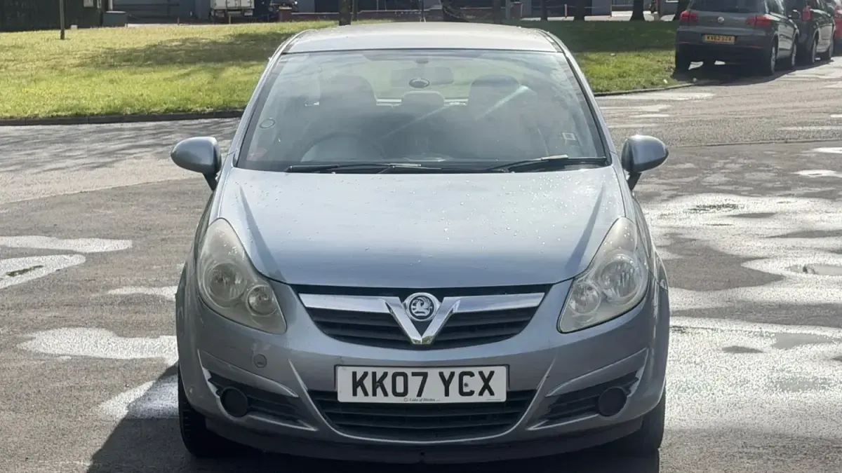 Usado Vauxhall Corsa Club 90 HP (66 kW) 2007 Prateado Citadino