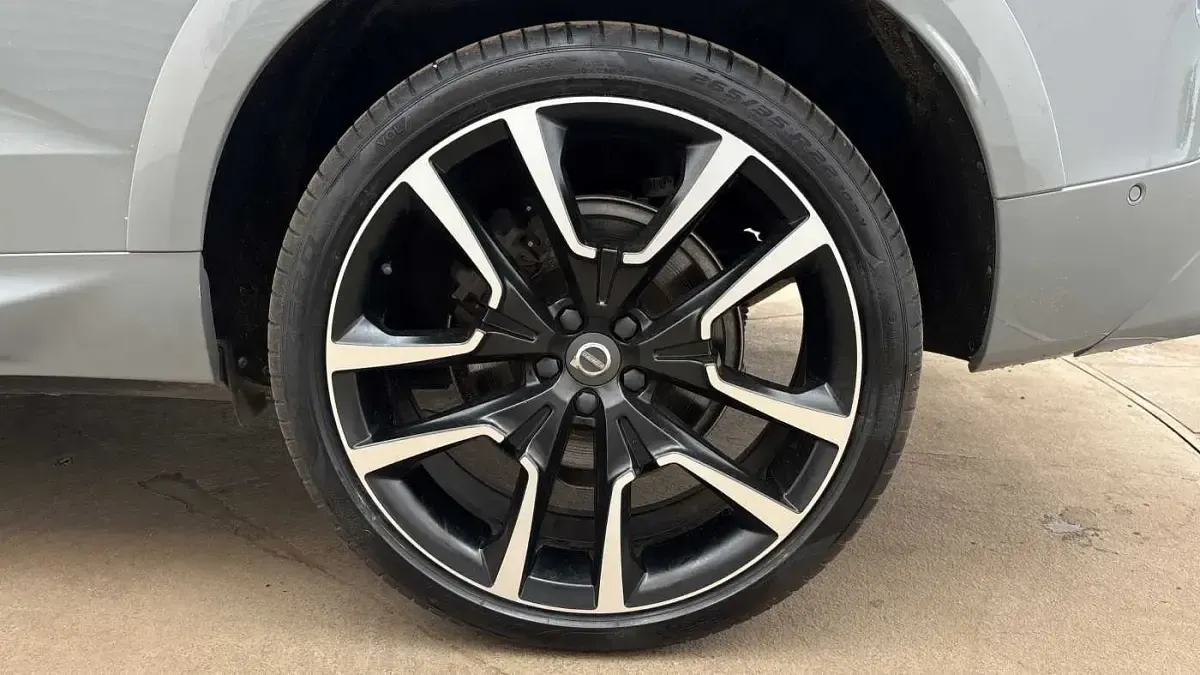 Used Volvo XC60 Ultimate 449 HP (330 kW) 2023 Vapour grey SUV