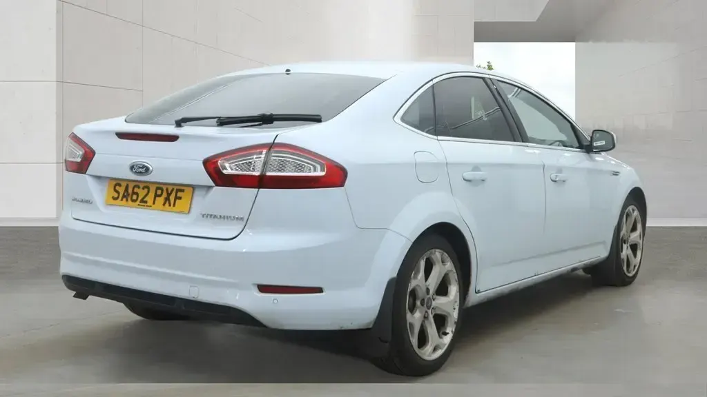 Begagnad Ford Mondeo Titanium 2012 Vit Halvkombi