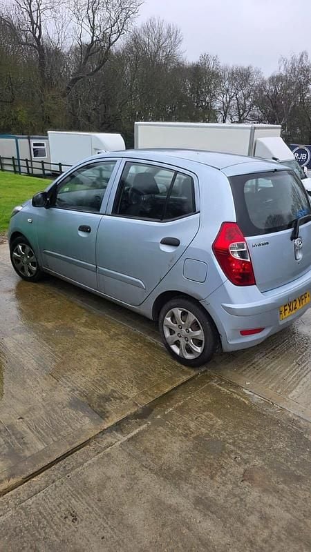Used Hyundai i10 Classic 85 HP (62 kW) 2012 Silver Hatchback
