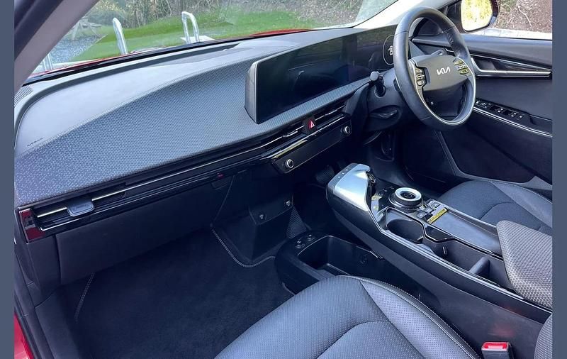 Used Kia EV6 Air 166 kW (226 HP) 2024 Red SUV