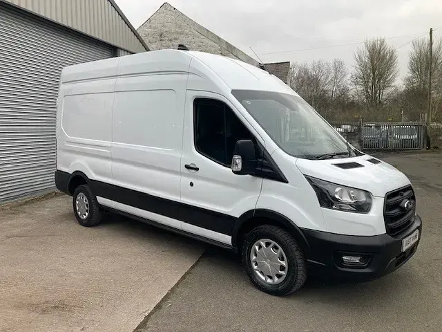 Usado Ford Transit 130 HP (95 kW) 2022 Branco Van