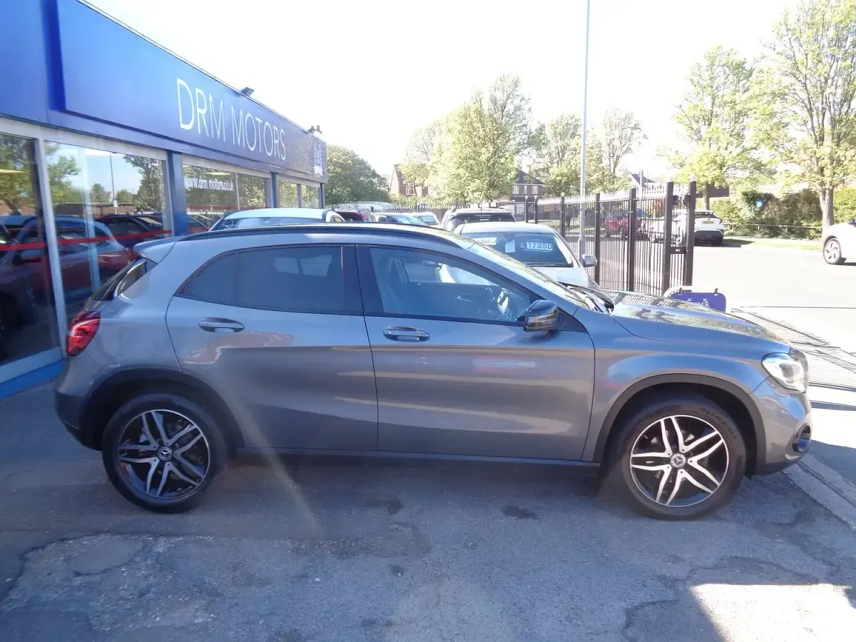 Used Mercedes GLA180 Urban 122 HP (89 kW) 2019 Grey SUV
