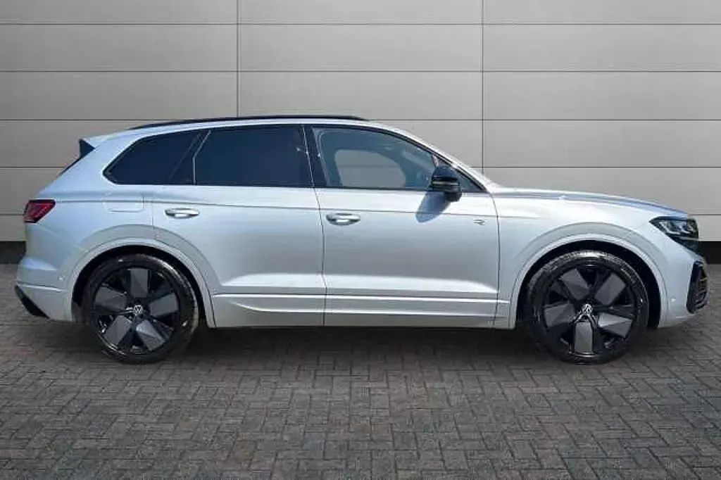Used VW Touareg Edition 286 HP (210 kW) 2026 Silver SUV