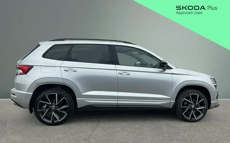 Usado Skoda Karoq SportLine 150 HP (110 kW) 2021 Prateado SUV