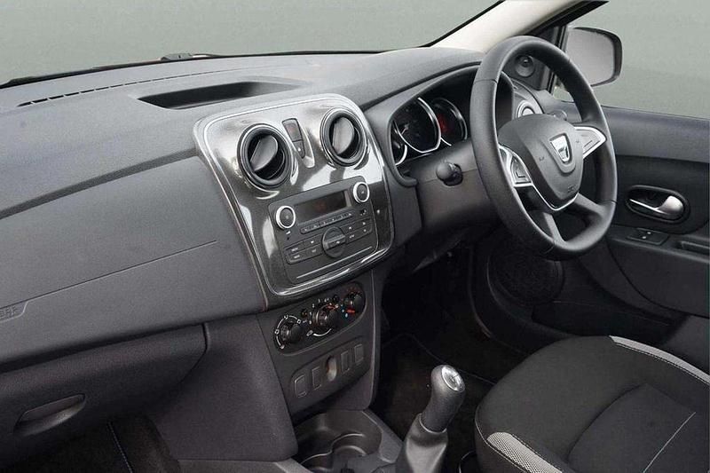 Used Dacia Sandero Essentiel 90 HP (66 kW) 2020 Red SUV