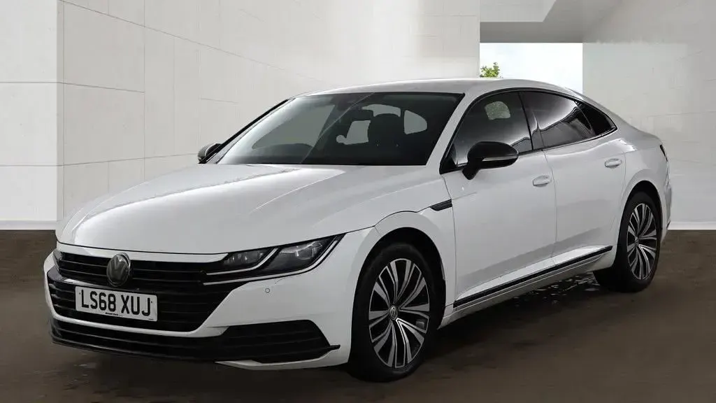Used VW Arteon Elegance 150 HP (110 kW) 2018 White Hatchback