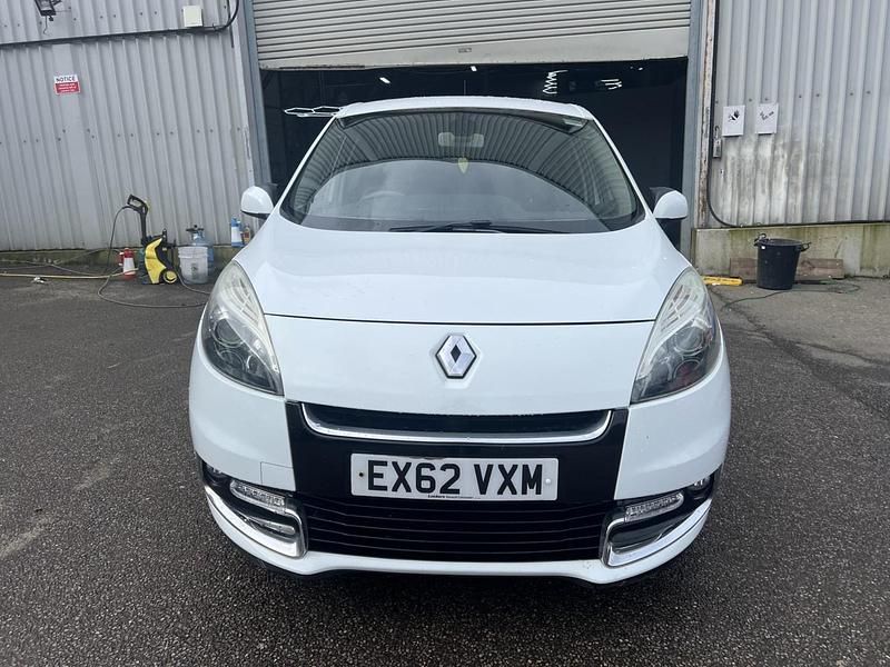 Used Renault Scénic III Dynamique 110 HP (80 kW) 2012 White MPV