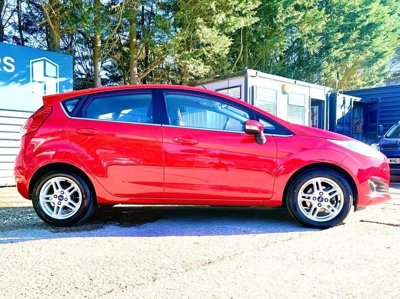 Used Ford Fiesta Zetec 2013 Red Hatchback
