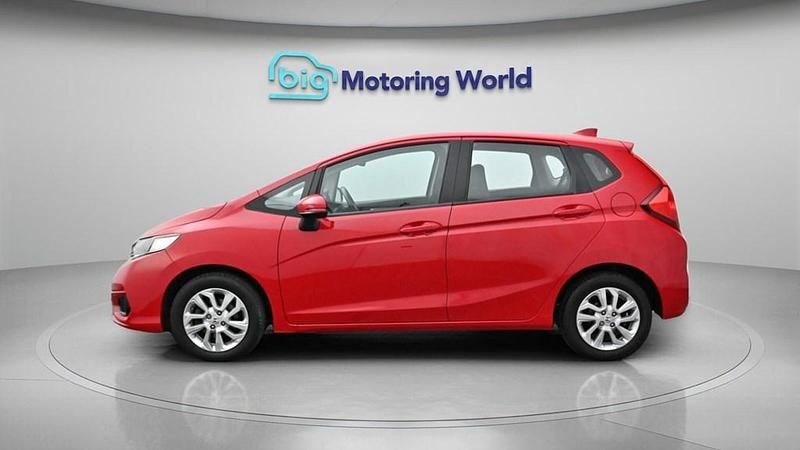 Used Honda Jazz SE 102 HP (75 kW) 2018 Red Hatchback