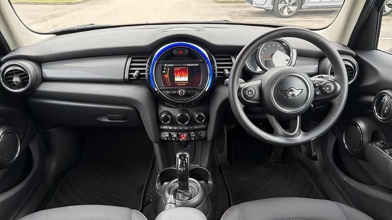 Used Mini Cooper Hatch 134 HP (98 kW) 2018 Blue Hatchback