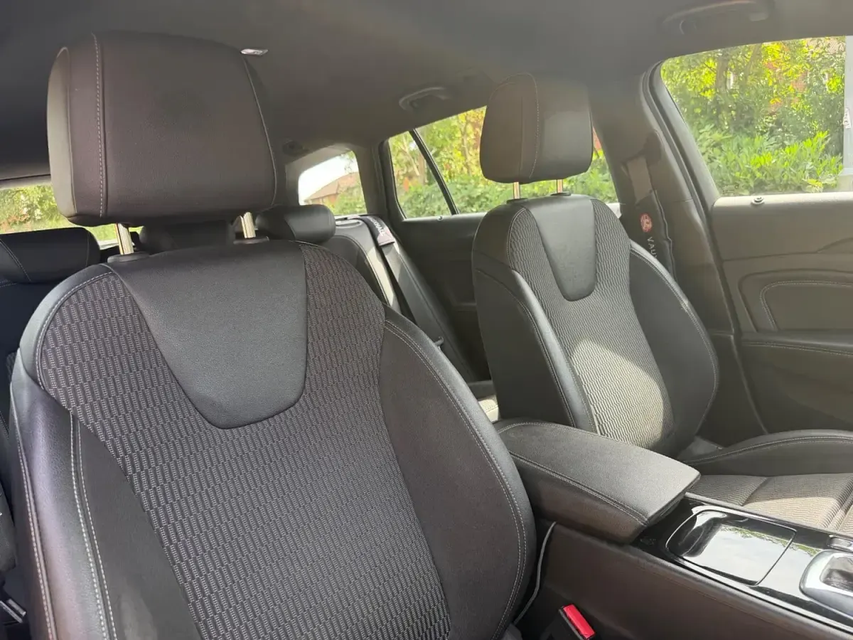 Used Vauxhall Insignia SRi 165 HP (121 kW) 2018 Black Estate