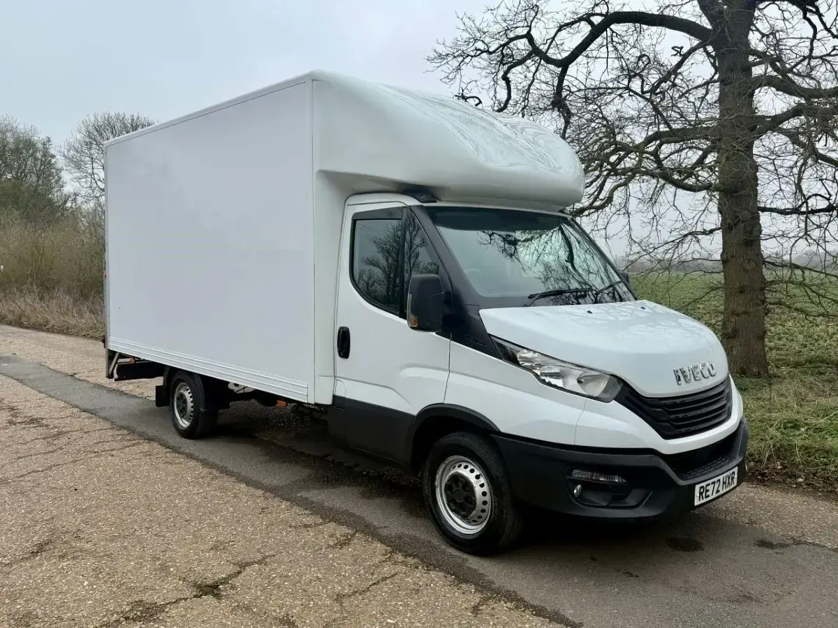 Begagnad Iveco Daily 136 HK (100 kW) 2022 Vit Cab