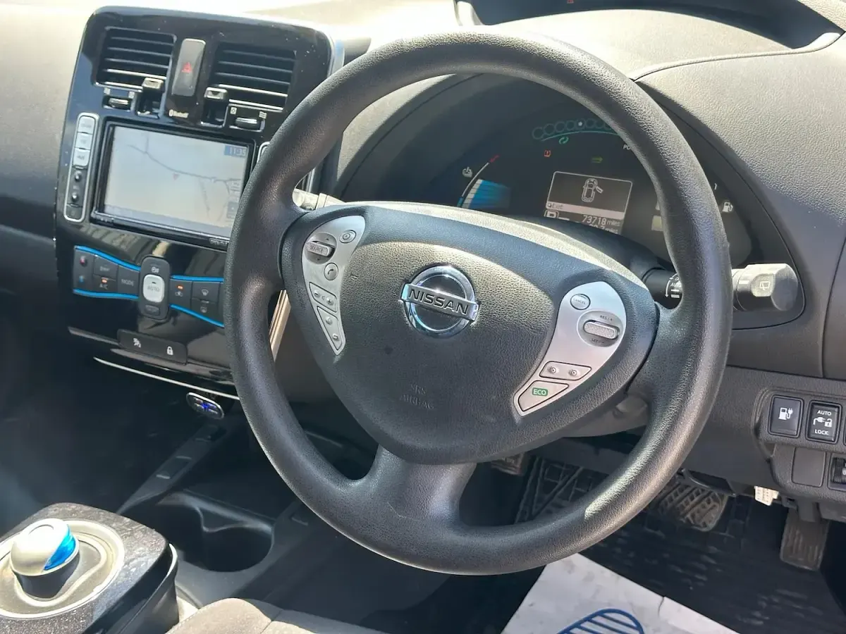 Used Nissan Leaf Acenta 80 kW (109 HP) 2014 Silver Hatchback