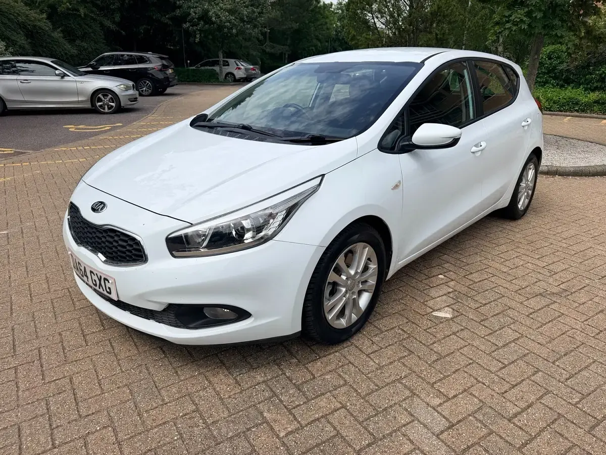 Used Kia Ceed 98 HP (72 kW) 2014 White Hatchback