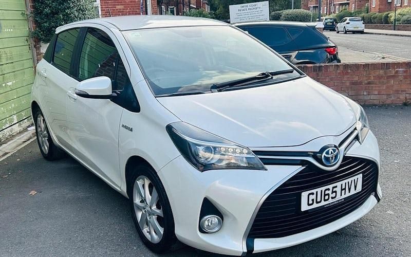Used 2015 Toyota Yaris Hybrid Sport Hatchback | £8,694 (Expensive) - Image 1/4