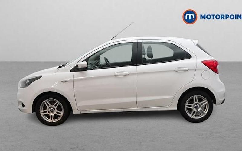 Used Ford Ka Plus Zetec 69 HP (50 kW) 2017 White Hatchback