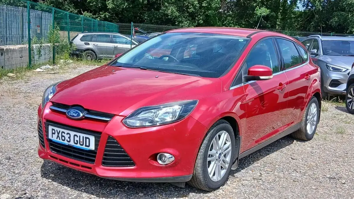 Used Ford Focus Zetec 125 HP (91 kW) 2013 Red Hatchback