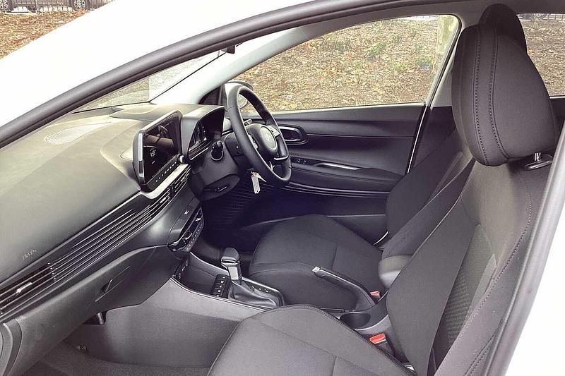 Used Hyundai i20 Premium 90 HP (66 kW) 2025 White Hatchback