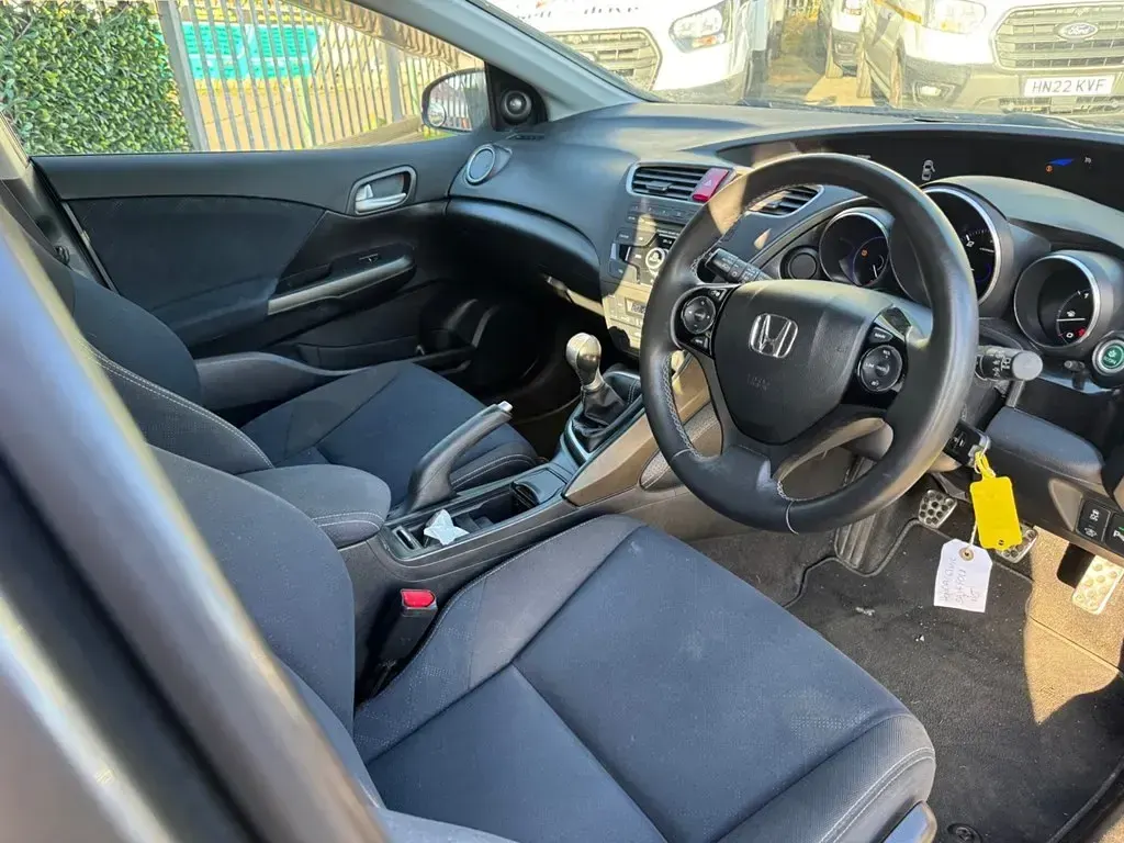 Begagnad Honda Civic SE Plus 120 HK (88 kW) 2014 Grå Halvkombi
