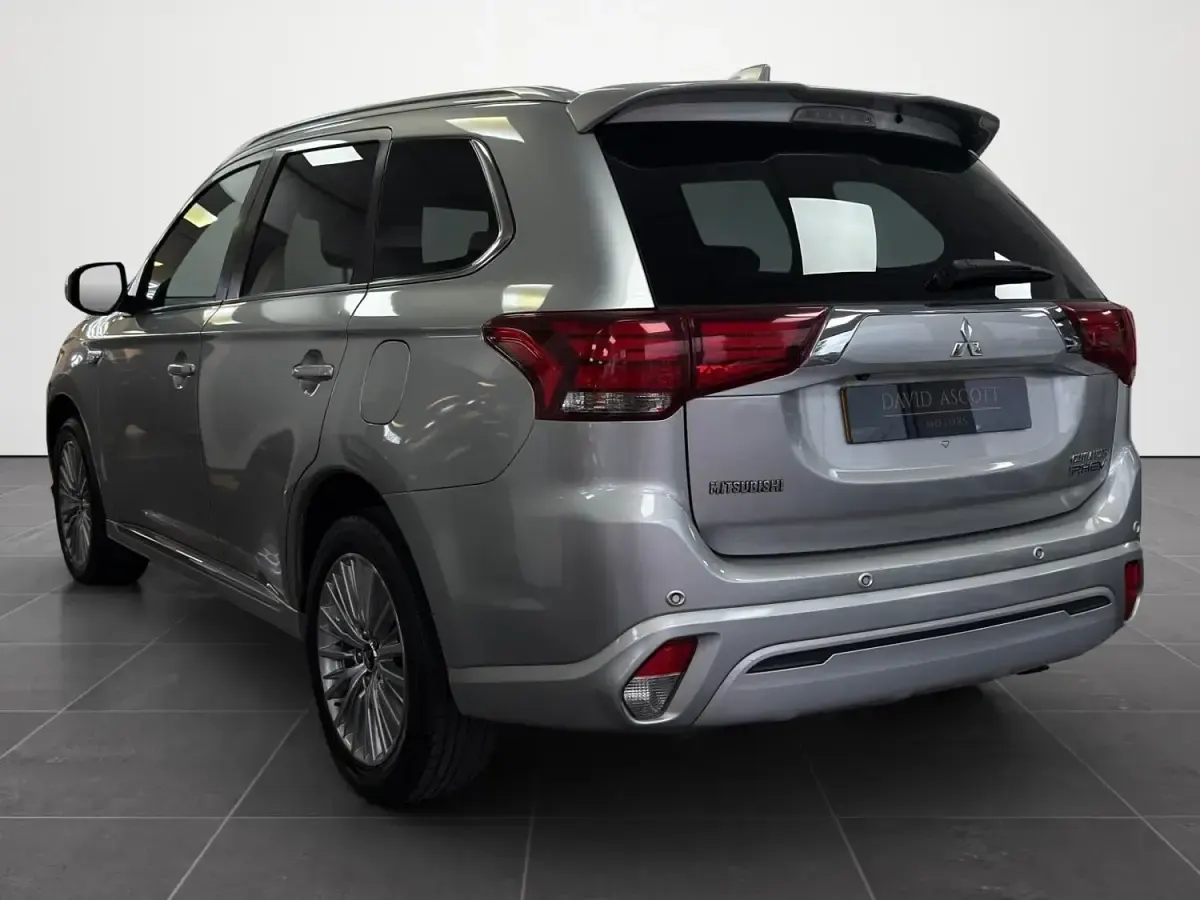 Używany Mitsubishi Outlander P-HEV 2019 Srebrny SUV