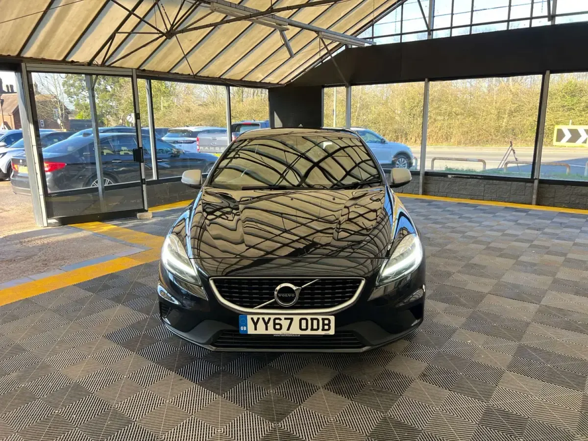 Usado Volvo V40 R-Design 120 HP (88 kW) 2017 Preto Citadino