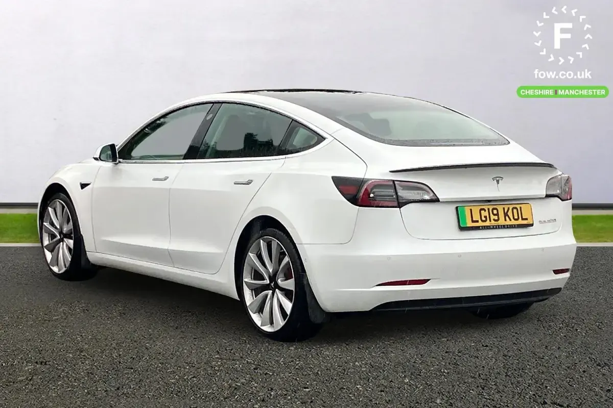 Used Tesla Model 3 Performance 82 kW (112 HP) 2019 White Sedan