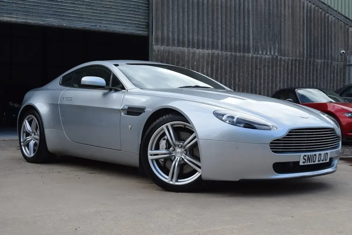 Used Aston Martin Vantage 420 HP (308 kW) 2010 Silver Coupe