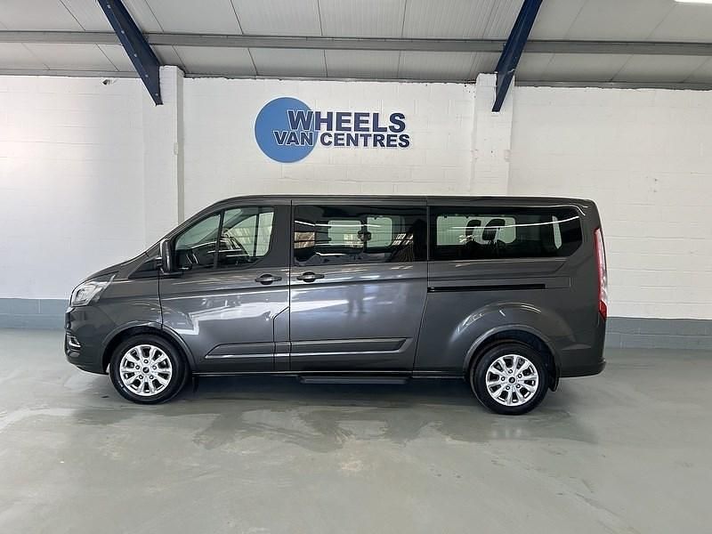 Begagnad Ford Tourneo Custom Titanium 2022 Magnetic (metallic colour) Van
