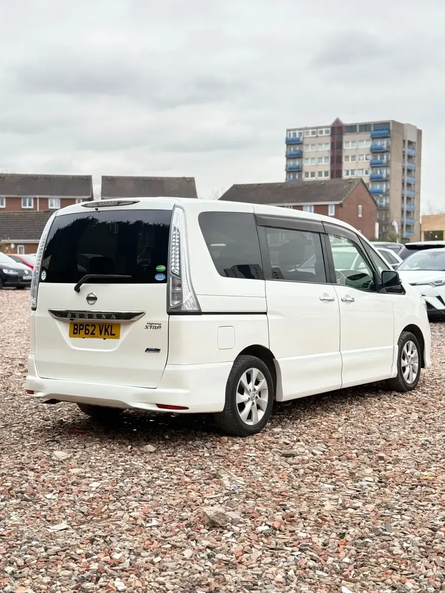 Usado Nissan Serena 2012 Blanco Monovolumen
