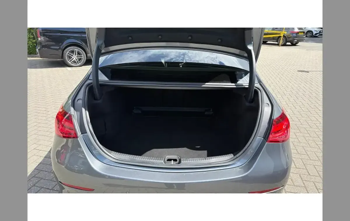 Usado Mercedes C200 AMG line 200 CV (147 kW) 2025 Gris Berlina