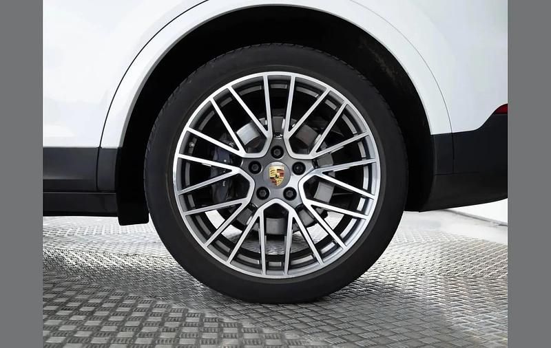 Used Porsche Cayenne 462 HP (339 kW) 2020 White SUV