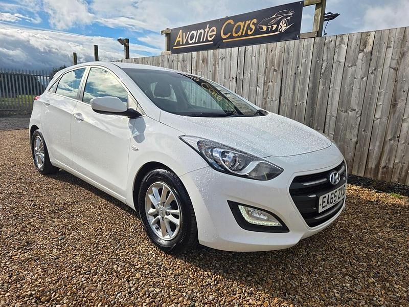 White Used 2015 Hyundai i30 SE Hatchback | £4,995 (Good price) - Image 1/4