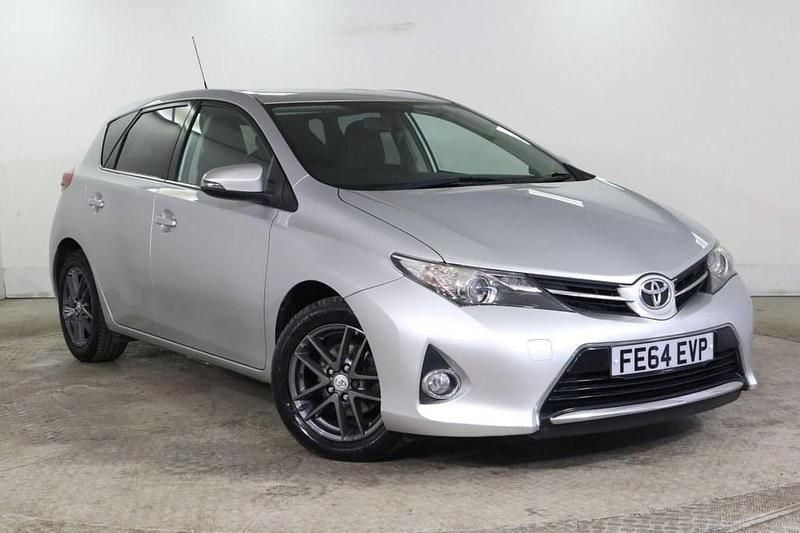 Silver Used 2014 Toyota Auris Plus Hatchback | £5,975 (Fair price) - Image 1/4