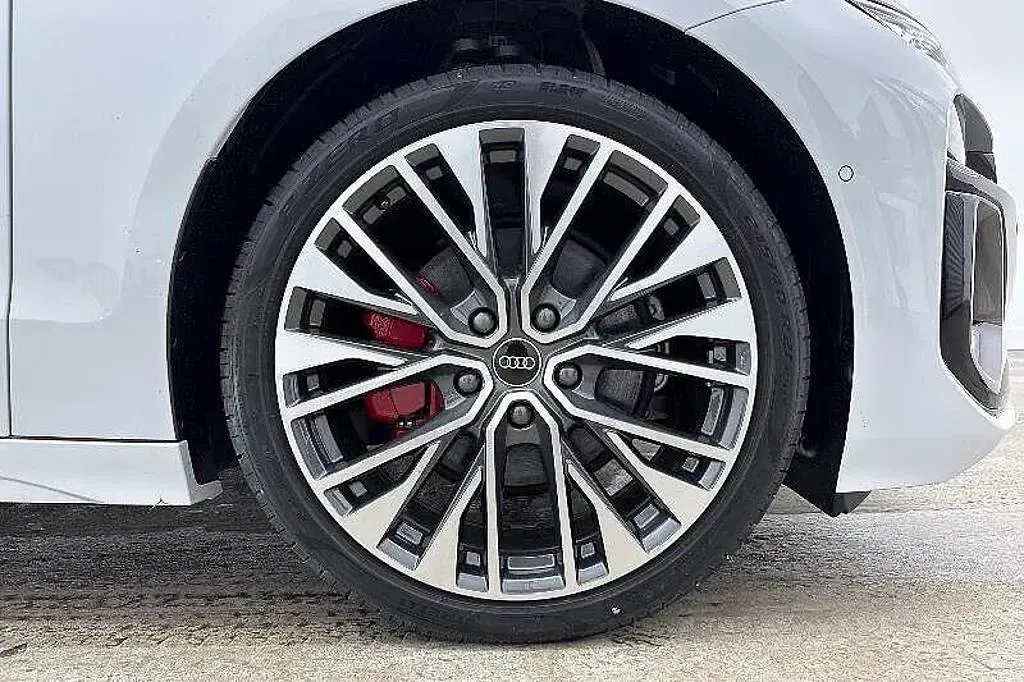 New Audi A6 e-tron Advanced 210 kW (286 HP) 2025 White Estate