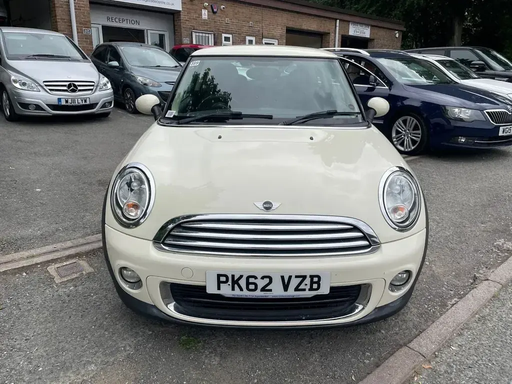 Used Mini ONE Hatch 98 HP (72 kW) 2012 White Hatchback