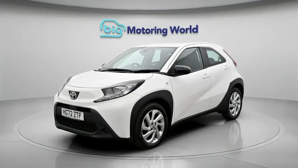 Used Toyota Aygo X PURE 72 HP (52 kW) 2023 White SUV