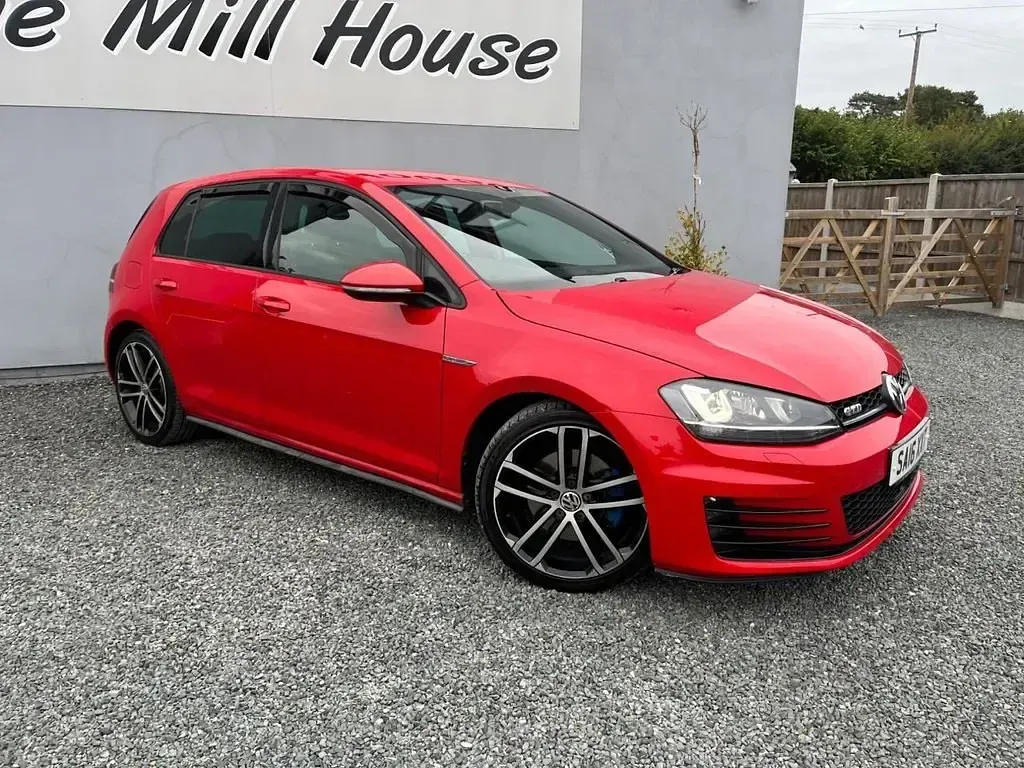 Begagnad VW Golf VII GTD 2016 Röd Halvkombi