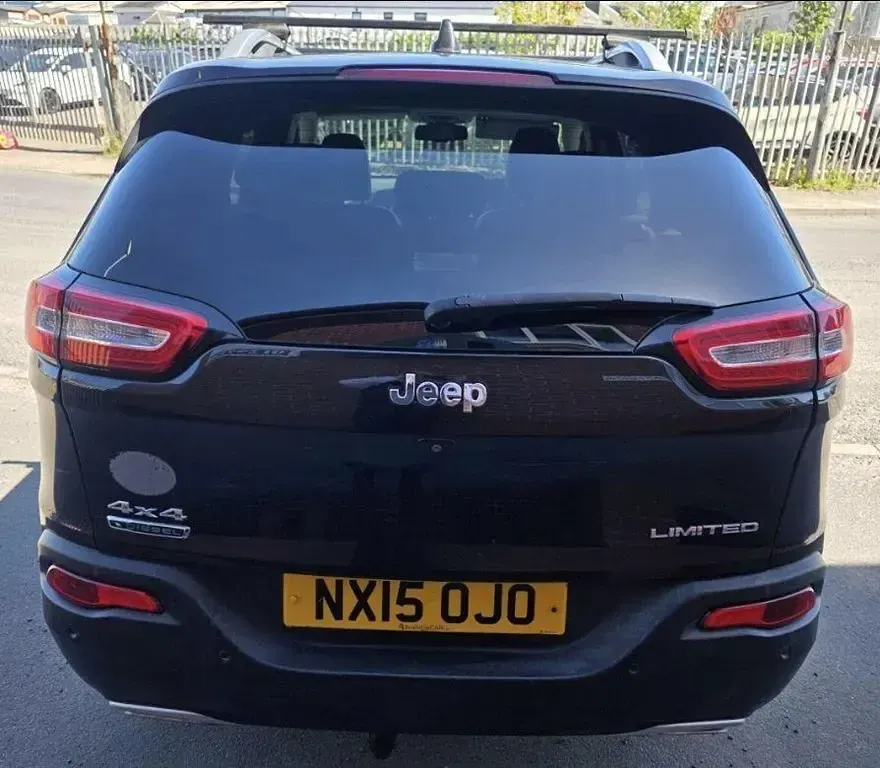 Begagnad Jeep Cherokee Limited 170 HK (125 kW) 2015 Svart SUV
