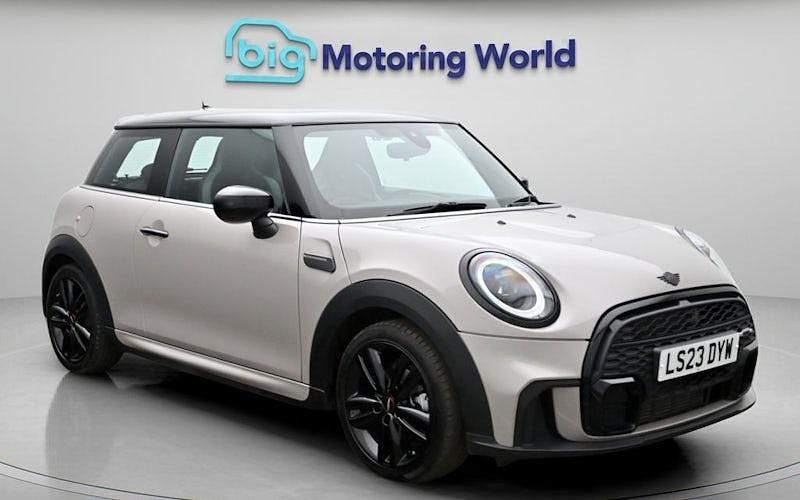 Begagnad Mini Cooper Hatch 136 HK (100 kW) 2022 Halvkombi