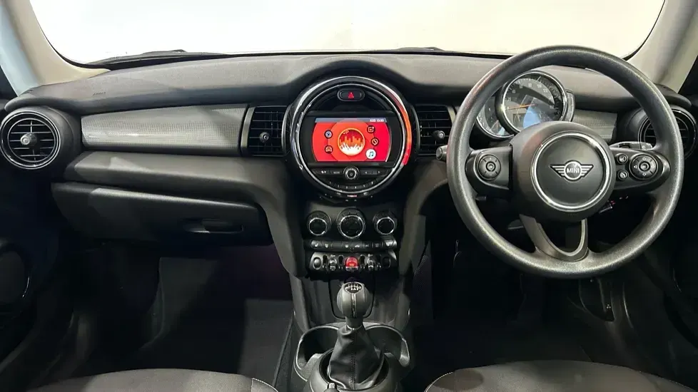 Used Mini Cooper Classic 136 HP (100 kW) 2019 White Hatchback