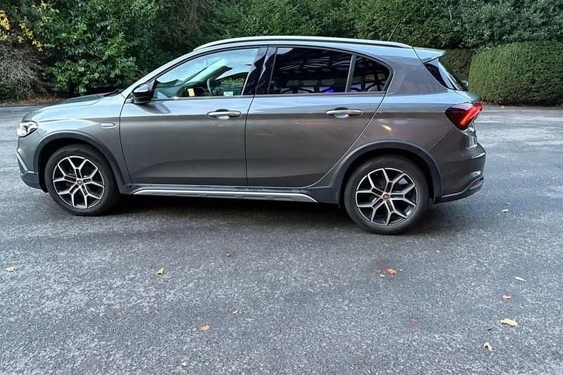 Used Fiat Tipo Cross 100 HP (73 kW) 2021