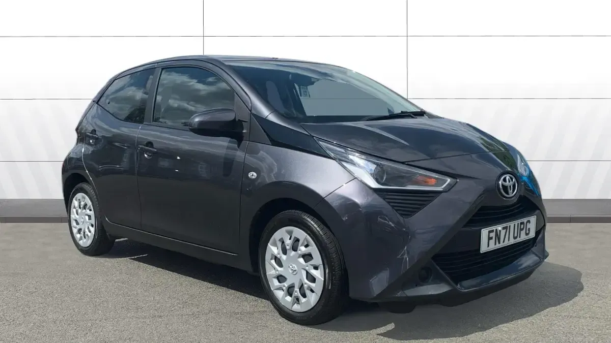 Used Toyota Aygo X-play 72 HP (52 kW) 2021 Hatchback